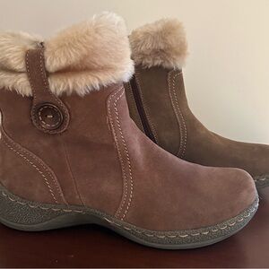 Cozy Tan Fur-Lined Winter Boots